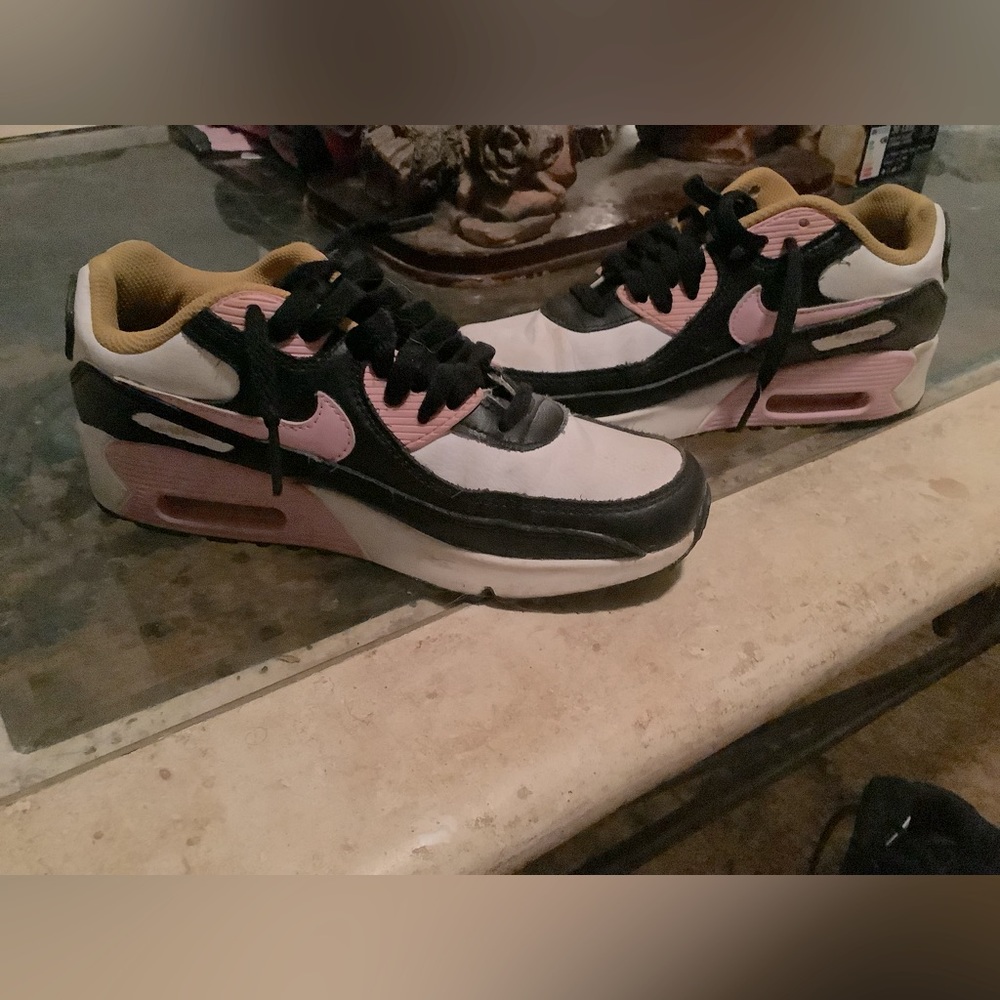 NIKE AIR MAX